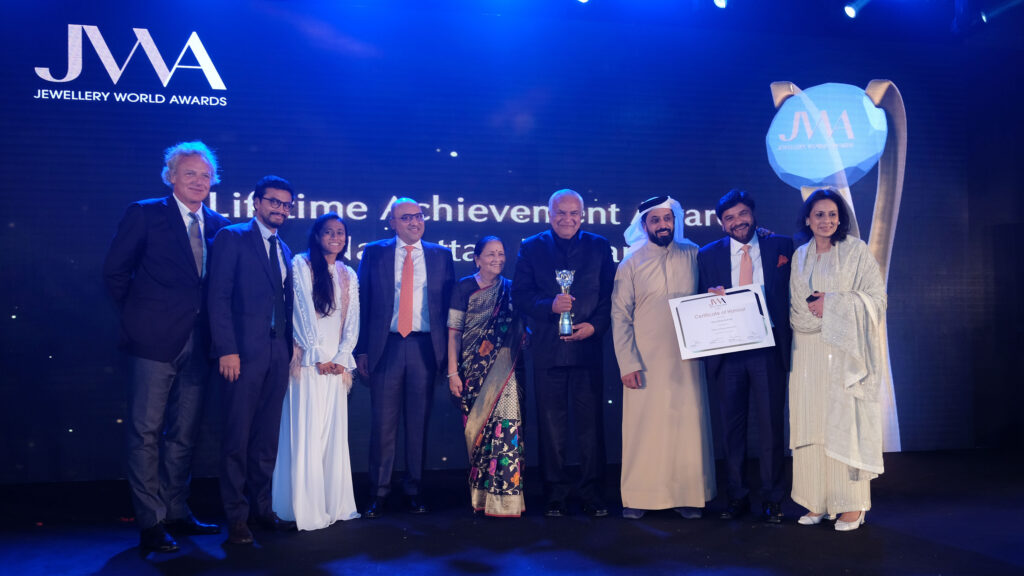 Navrattan Kothari (fourth from right) Recipient of JWA 2021 Lifetime Achievement Award